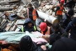 Rescates en Turquía tras terremoto de 7.8