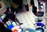 La niña y su mamá robaron nuevamente en otro salón de belleza