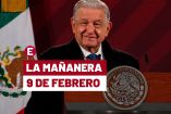 AMLO de traje negro y sonriendo en su mañanera