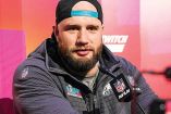 Lane Johnson tackle ofensivo de las Águilas de Filadelfia, en conferencia de prensa.