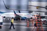 Un avión de Aeroméxico en una pista del AICM