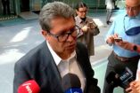 El senador Ricardo Monreal atendiendo a medios.