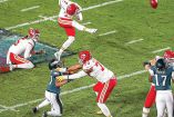 Jugadores de Kansas City y Filadelfia durante el Super Bowl.