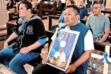 Nicaragüenses durante una misa.