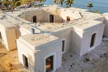 Edificación en las Islas Marías en proceso de rehabilitación.