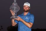 Chris Kirk con el trofeo Honda Classic.