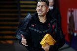 Roberto Firmino llega al estadio para partido con Liverpool.