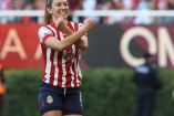 Jugadora de Chivas festeja tras anotar en el Clásico Tapatío.