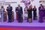 AMLO con miembros de su gabinete y mujeres gobernadoras