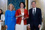 Jill Biden con premios a mujeres