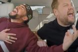 Bad Bunny cantando con James Corden en automóvil