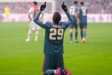 Santiago Giménez celebra su gol ante Ajax.