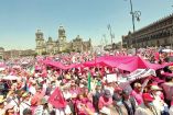 Personas protestando en la plancha del Zócalo de la Ciudad de México en contra del plan B el pasado 26 de febrero.