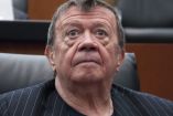 Chabelo en acercamiento a su rostro 
