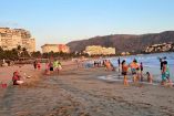Personas en las playas de Guerrero