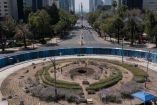 Cambian completamente el suelo de plantación para el nuevo ahuehuete en Paseo de la Reforma.