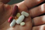 mano con pastillas