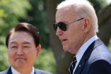 Joe Biden junto a su homólogo surcoreano Yoon Suk-yeol. (AFP)