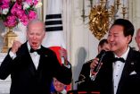 Yoon Suk-yeol, presidente de Corea del Sur, junto a Joe Biden. (Reuters)