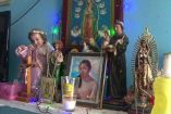 Foto de Norma Lizbeth en un altar en su casa