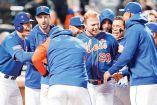 Los jugadores de los Mets de Nueva York celebrando.