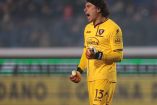 Guillermo Ochoa celebra enfundado con la playera de Salernitana.