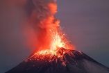 Volcán Popocatépetl expulsa ceniza y lava