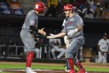 Jugadores de los Diablos festejan triunfo ante Tigres