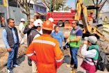 Trabajadores de Pemex y la SGIRPC laboran en la zona en Iztacalco.