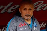 Luciano Spalletti en la banca del Nápoles.