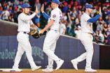Ian Happ, de lado derecho, beisbolista de los Cachorros de Chicago.