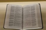 Fotografía de una biblia. (Europa Press)