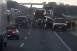 Comando cierra el paso a tráiler y roba camionetas de lujo