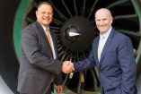 Enrique Beltranena, presidente de Volaris, y Rick Deurloo, presidente de Pratt & Whitney. 