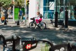 Mujeres en Ecobici en CDMX.
