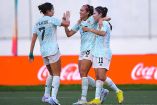 Jugadoras mexicanas celebrando el segundo gol.