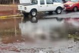 El cadáver sobre la avenida 20 de Noviembre en Colima