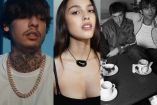Natanael Cano con playera blanca, Olivia Rodrigo con vestido negro y Blur sentados en mesa