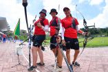Arqueras mexicanas posando tras su victoria.