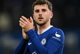 Mason Mount aplaudiendo con el Chelsea.