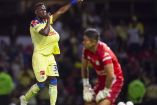 Julián Quiñones celebra gol con América en su debut.