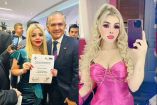 Shezit, mejor conocida como Barbie de Tepito y Mancera entrega reconocimiento.