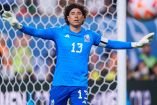 Guillermo Ochoa en un partido de Selección Mexicana.