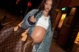 Rihanna con chamarra de mezclilla enseñando panza de embarazada