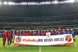 Jugadoras de América y Barcelona muestran pancarta en apoyo a Jenni Hermoso.