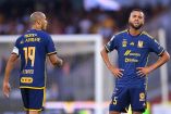 Guido Pizarro y Rafael Carioca en partido de Tigres en Liga MX.