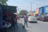 Un hombre tomando calor extremo en Nuevo León