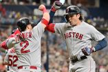 Triston Casas celebra triunfo de Red Sox en las Grandes Ligas.