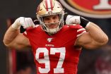 Nick Bosa celebrando una captura.