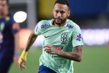 Neymar entrenando con la selección de Brasil.